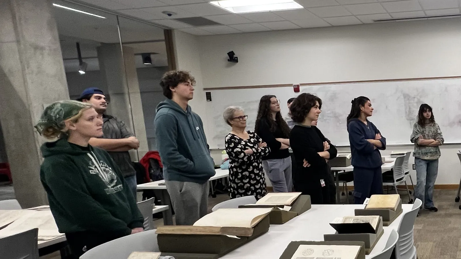 Italian 5330 students visit rare books collection 1