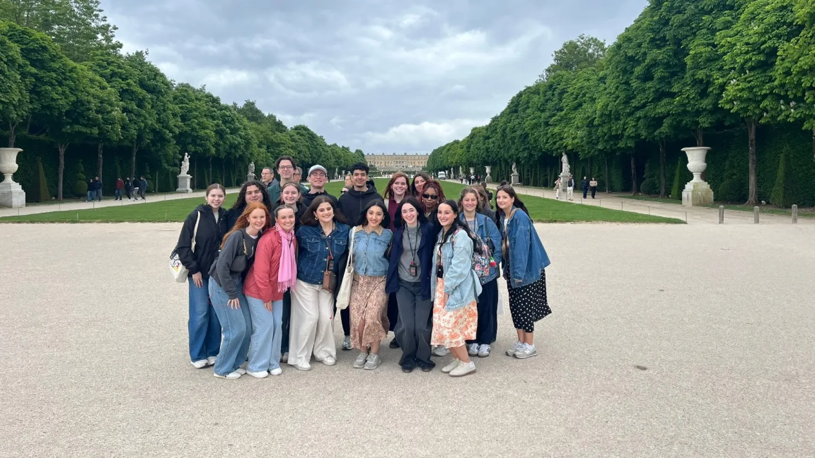 Students studying abroad on a summer class to Paris