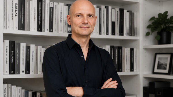 Jean Louis Jeannelle headshot