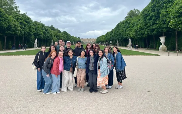 Students studying abroad on a summer class to Paris