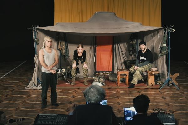 Kyiv Theater: An Island of Hope (Aux bords de la guerre, Ariana Mnouchkine et le Théâtre du Soleil à Kyiv)