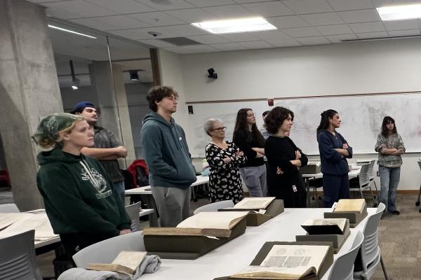 Italian 5330 students visit rare books collection 1