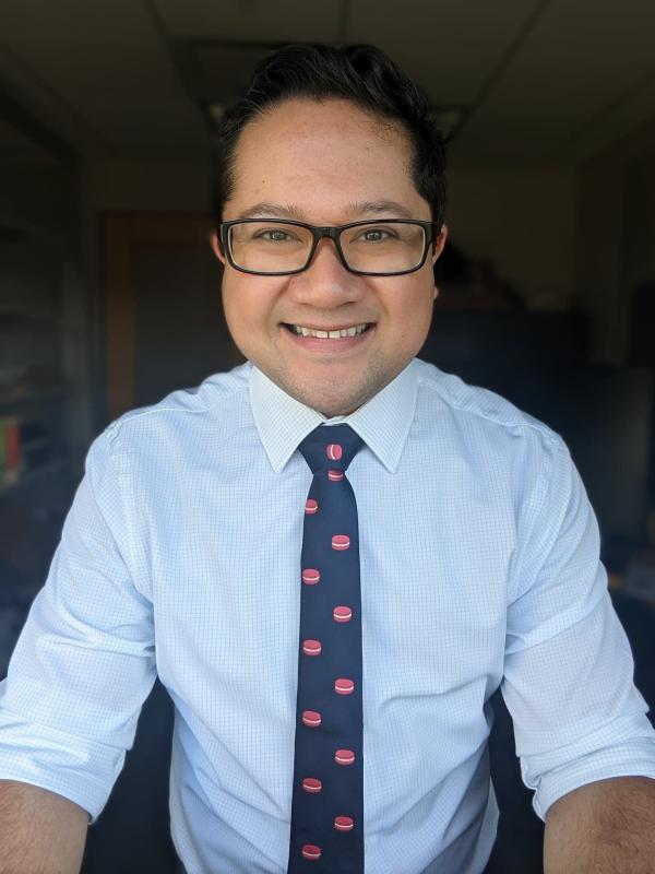 Mark Anthony with macaron tie