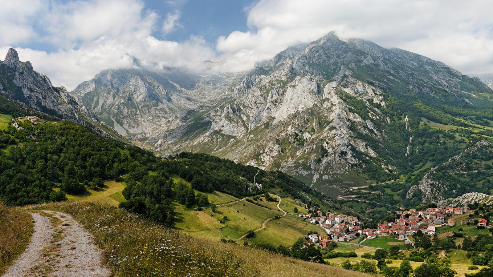 The Picos de Europa National Park in Spain, Photo credit: Wikimedia Commons